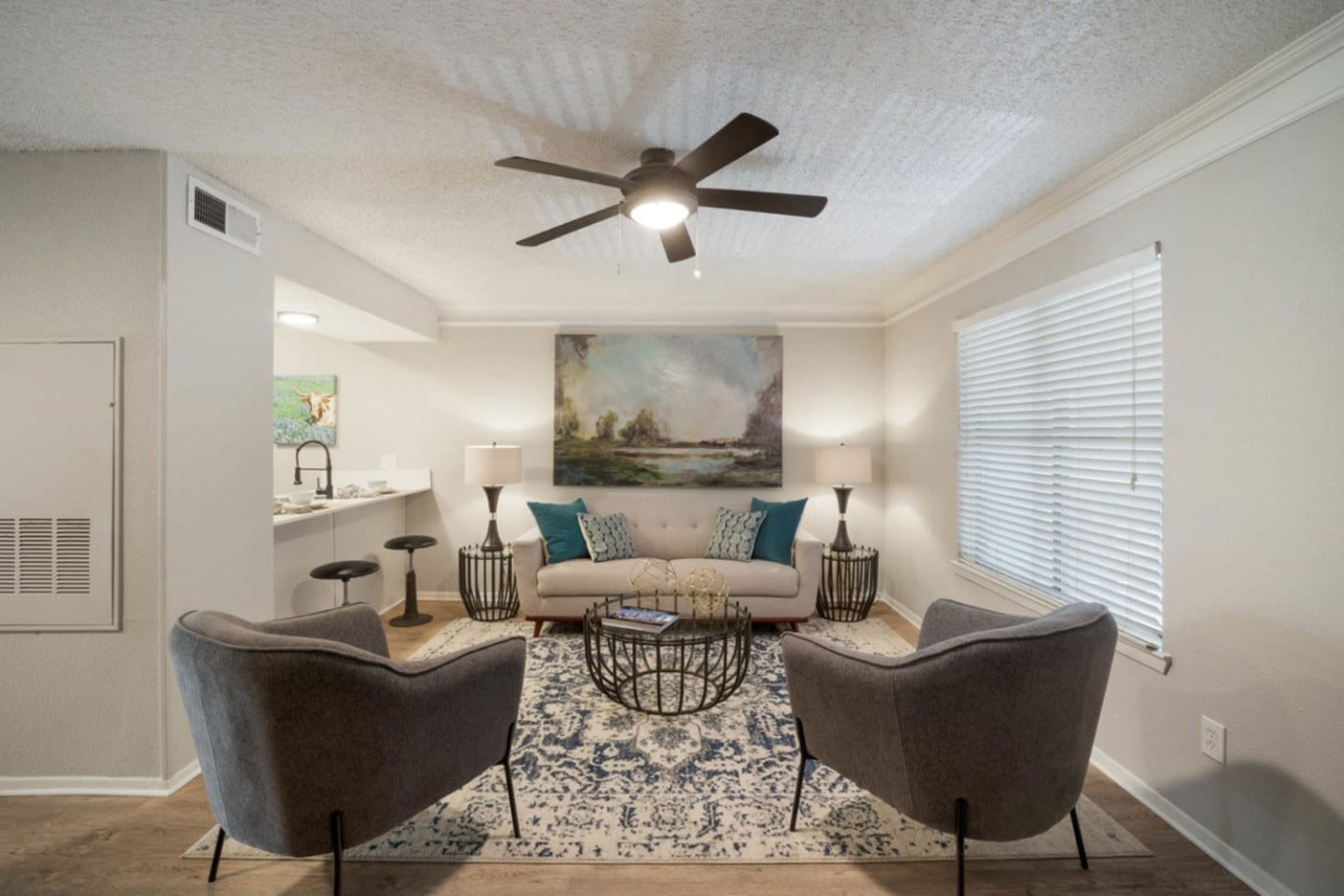 Summit at Hyde Park Apartments Image 4