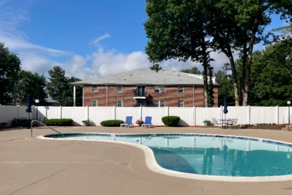 Derry Country Club Estates Image 11