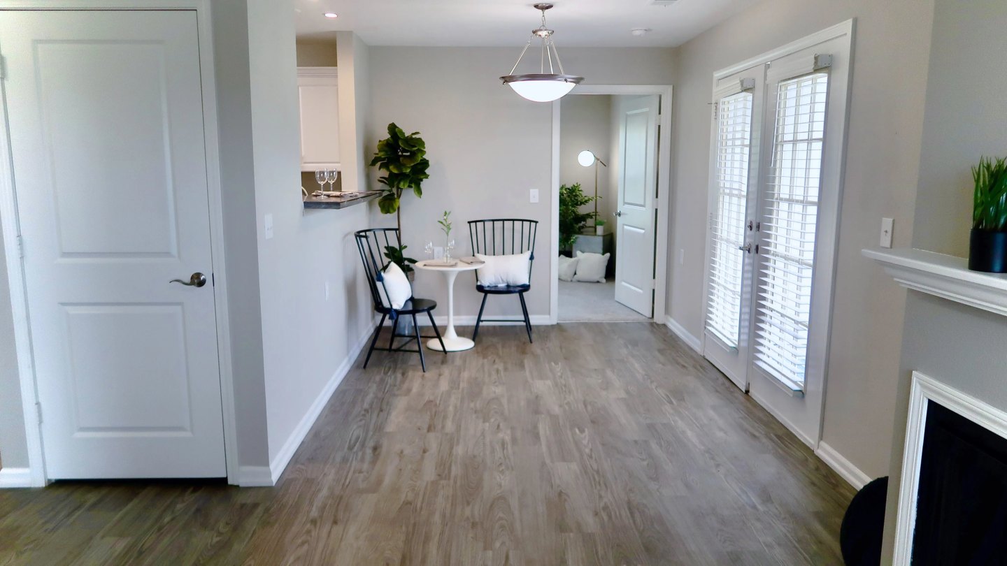 Lenox West Luxury Apartments Image 9