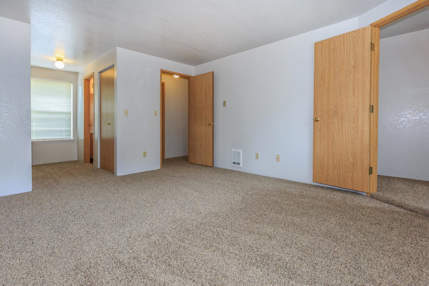Emerald Court Image 7