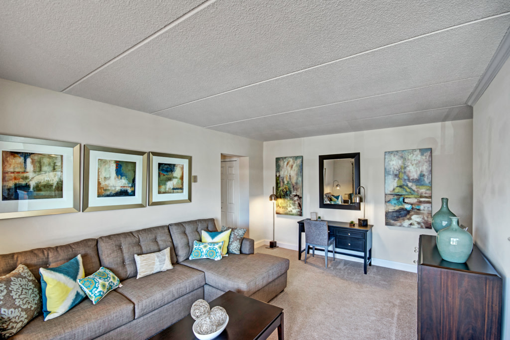 Golf Club Apartments and Townhomes Image 18