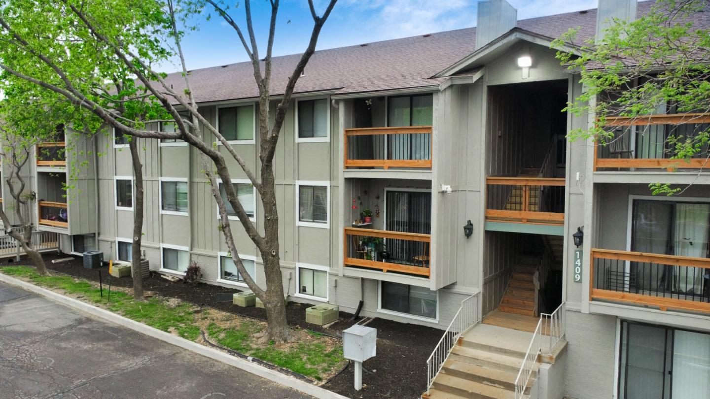 Skyline Apartments Image 7