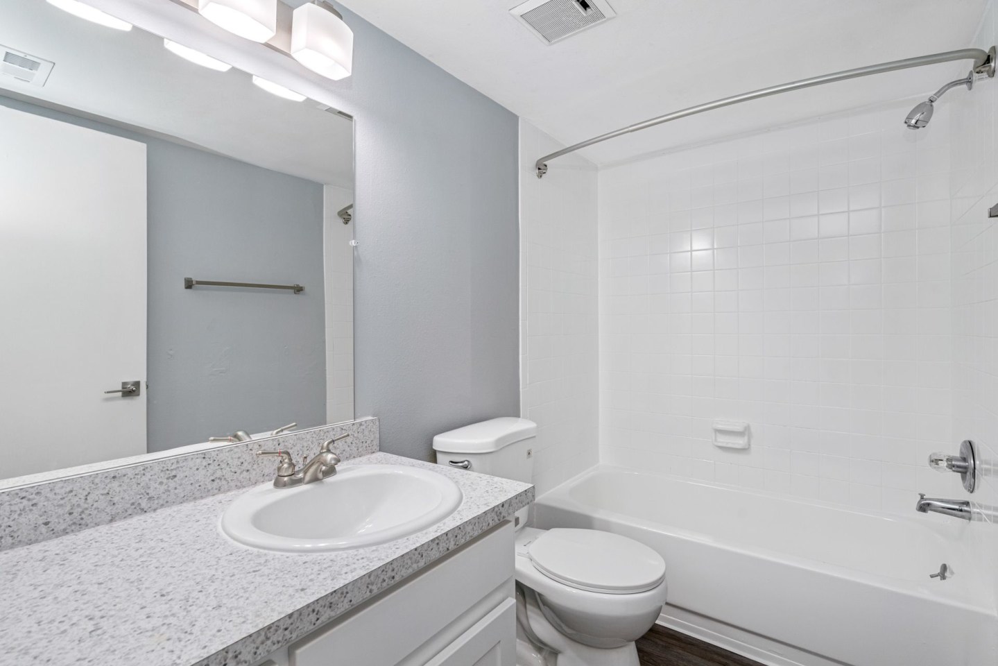 Willow Square Apartments Image 1