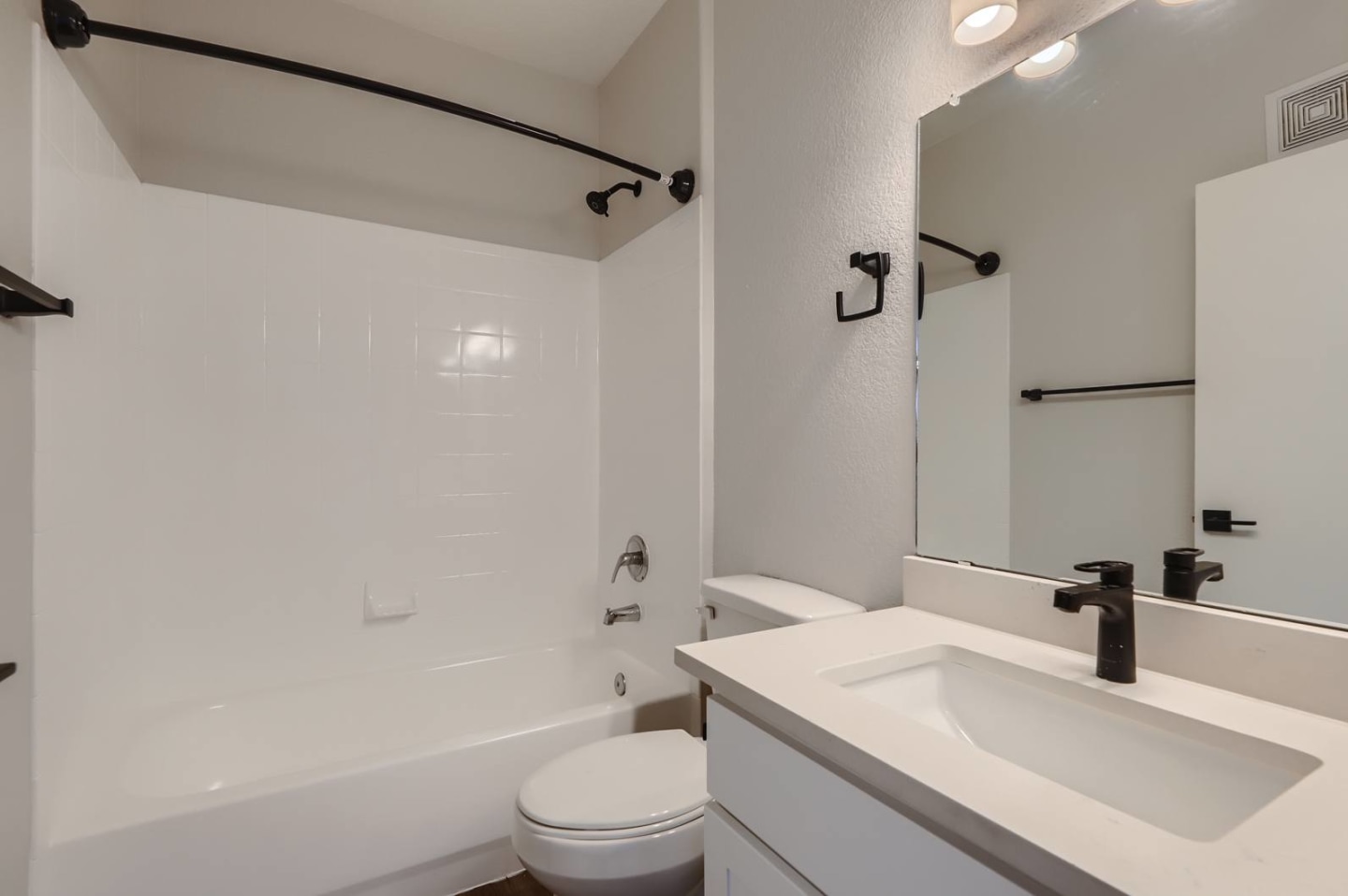 Mandarina Luxury Apartment Homes Image 48