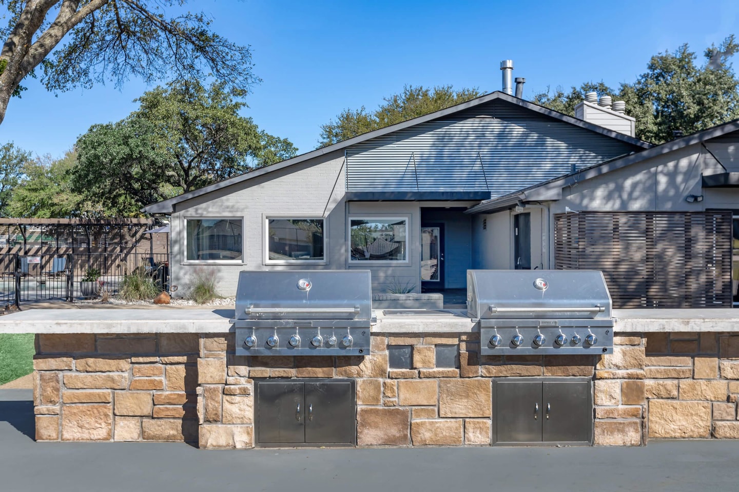 Oakline Apartments Image 6