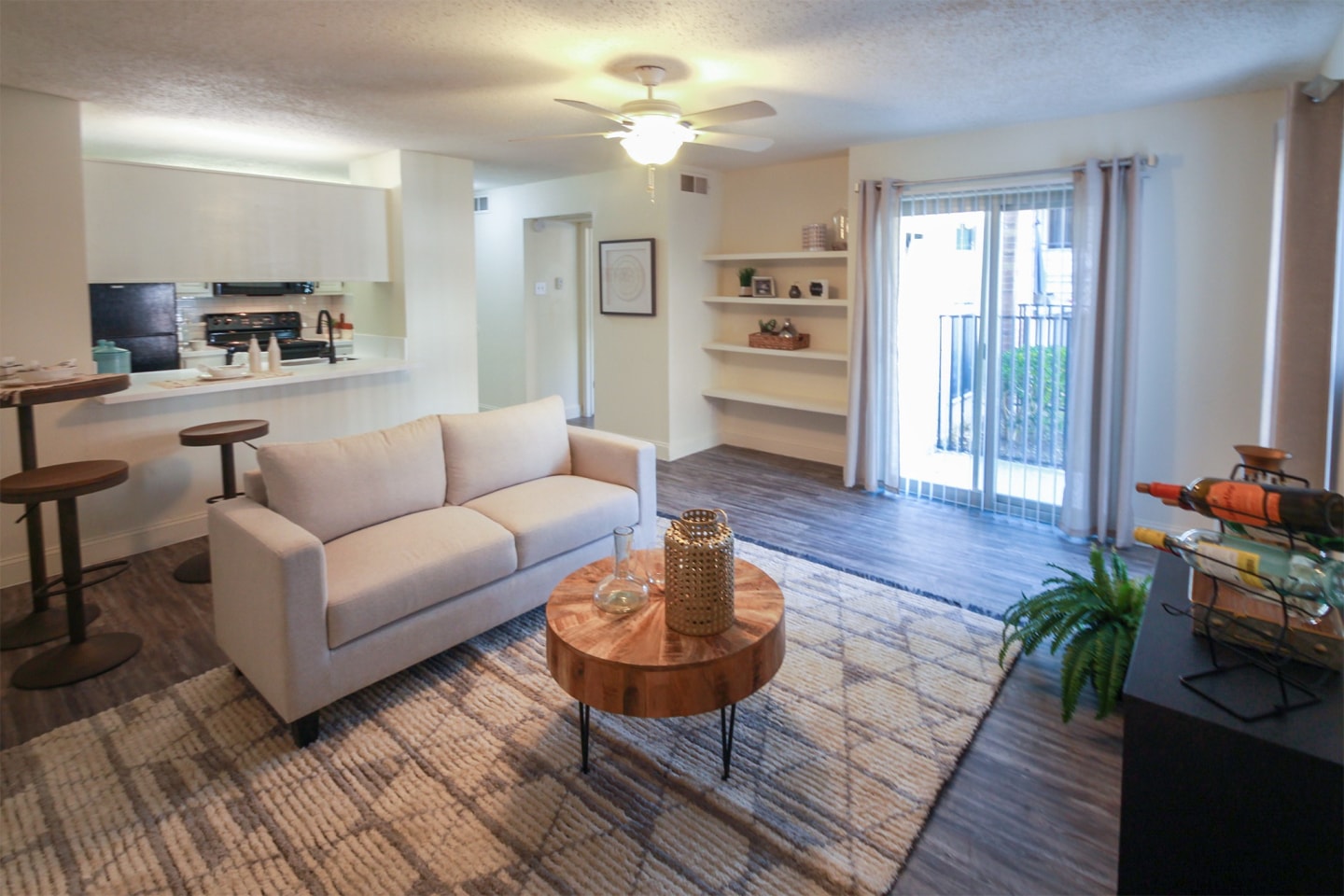 Cambridge Court Apartments Image 10