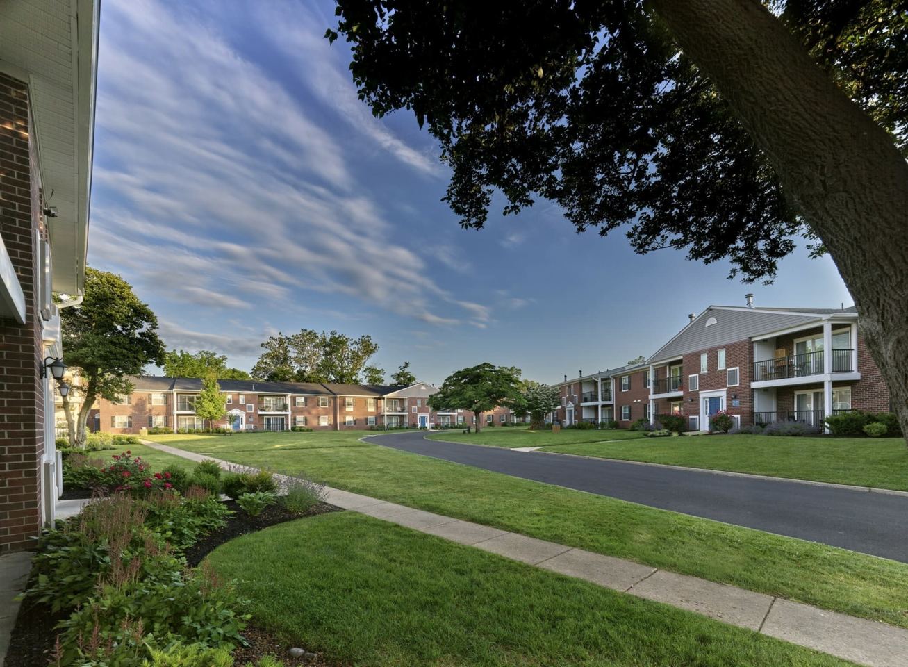 Delmont Apartments Image 14