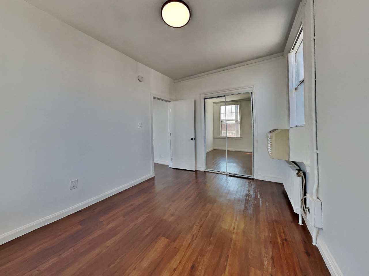 Wilshire Royale Apartments Image 10