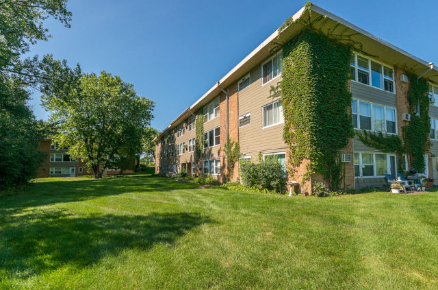 Valley Village Apartments Image 8