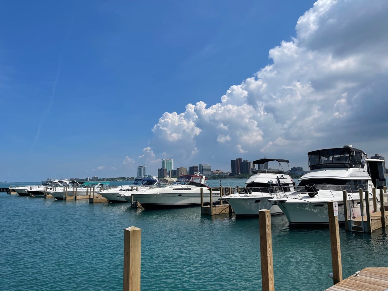 Riverfront Towers Image 34