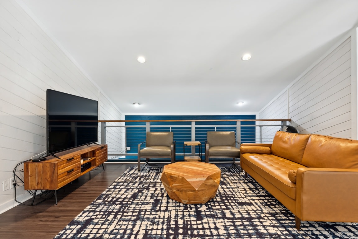 Linkhorn Bay Apartments Image 6