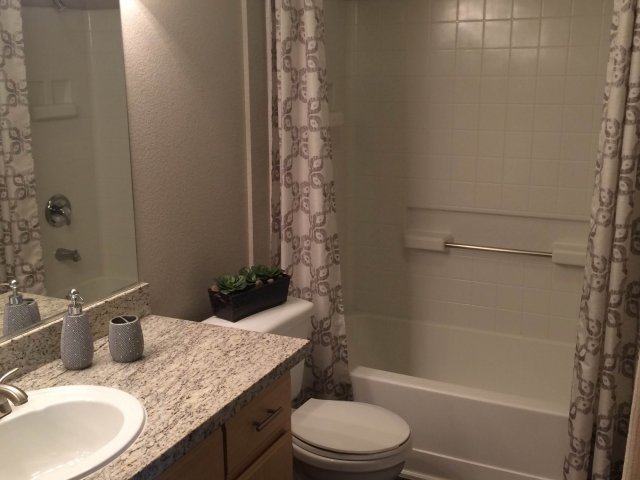 Pinnacle at Galleria Luxury Apartments Image 24