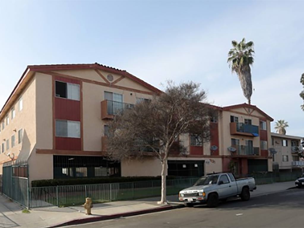 1131 Elden Ave Image 2