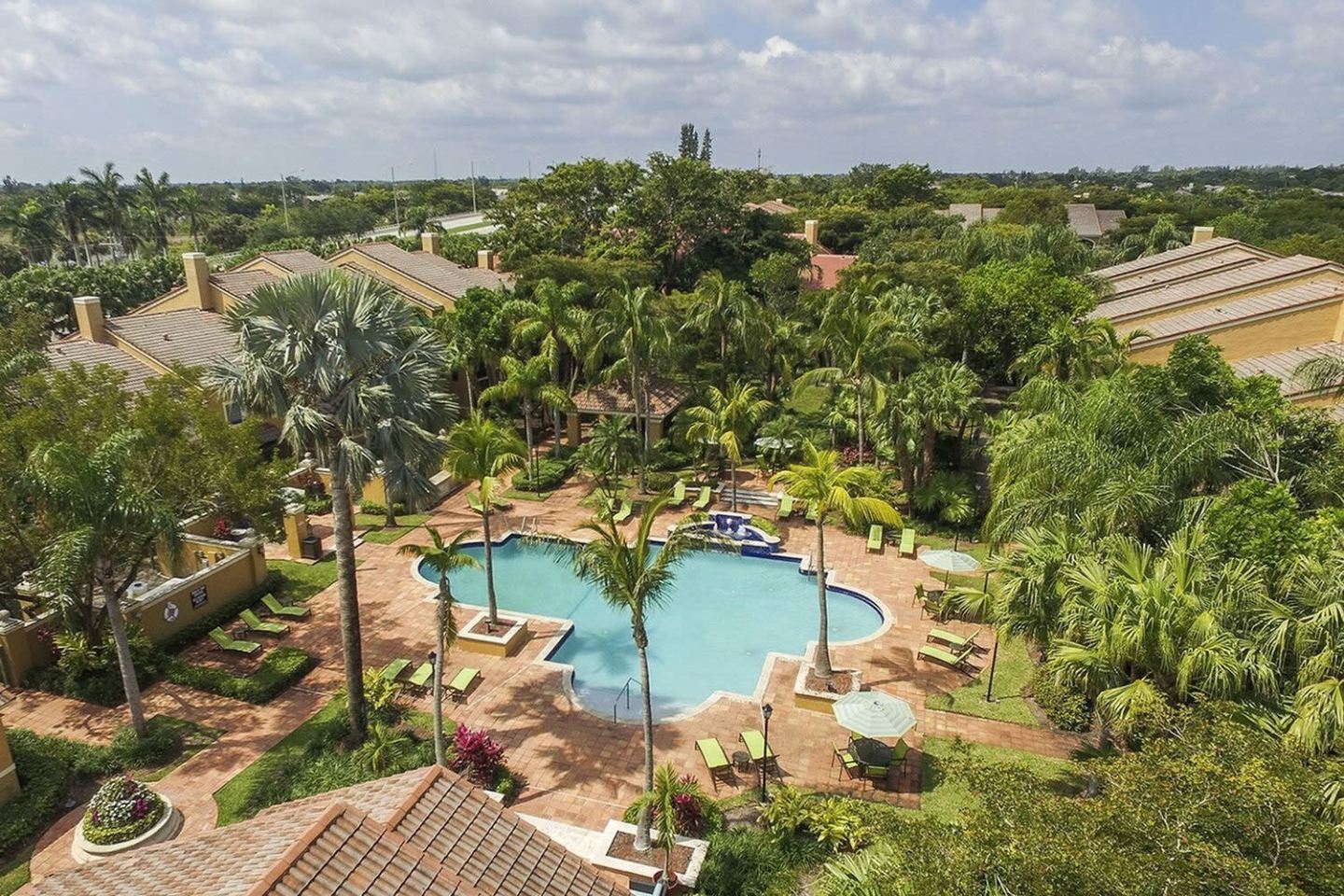 Quiet Waters Apartment Homes Image 9