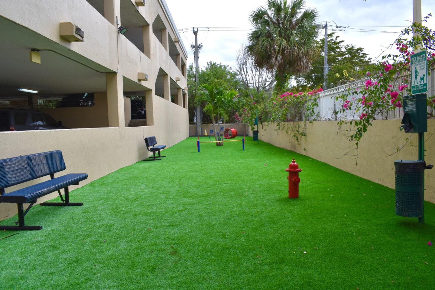 Country Club Towers Image 10