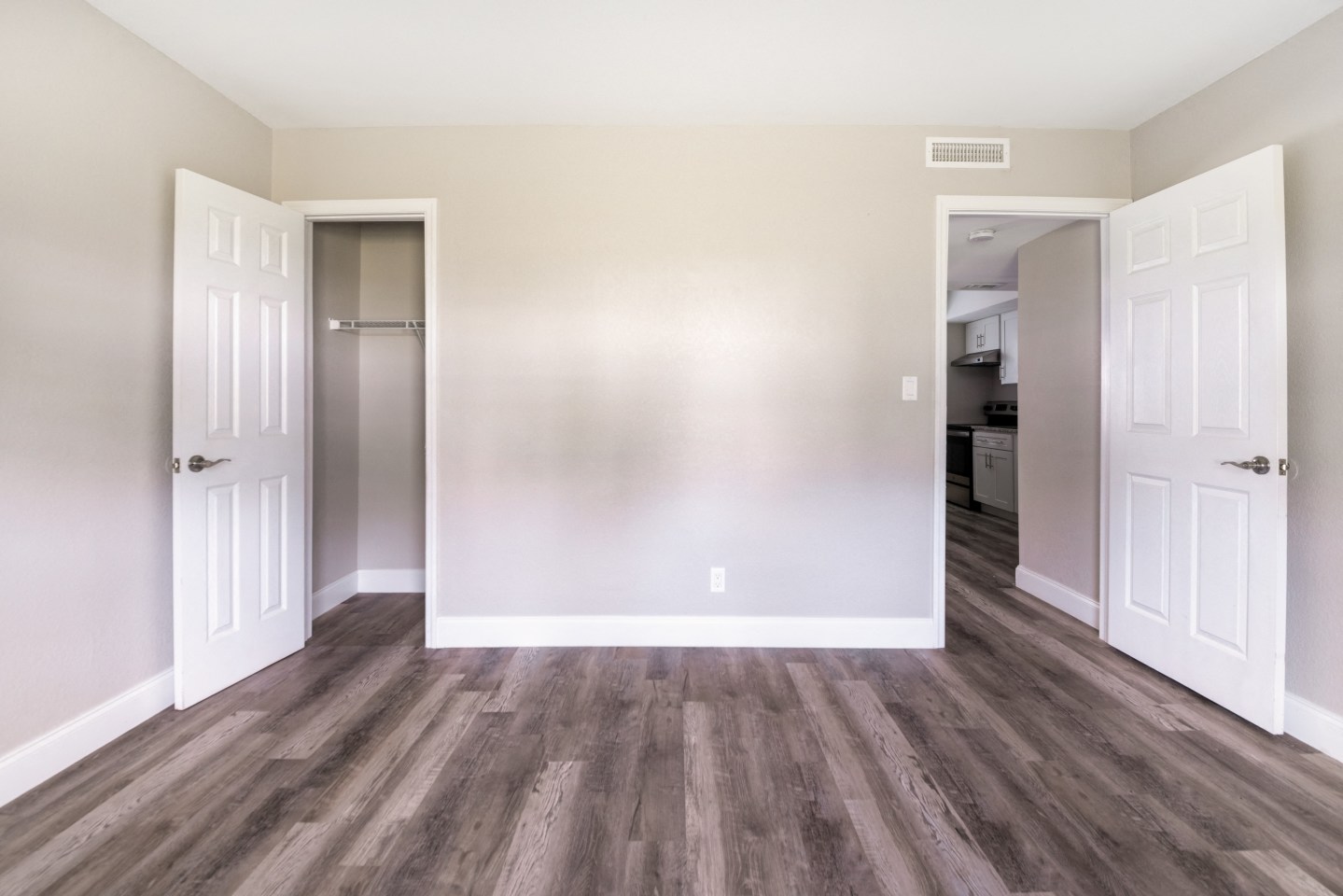 Palm Cove Apartments Image 9