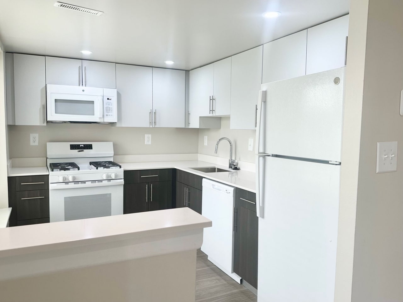 Lakeside Apartments Image 18