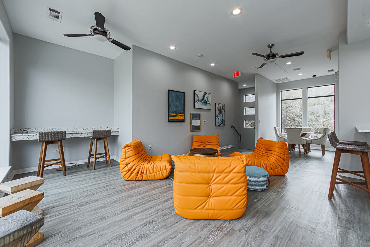 The Village at Bellaire Apartments Image 7