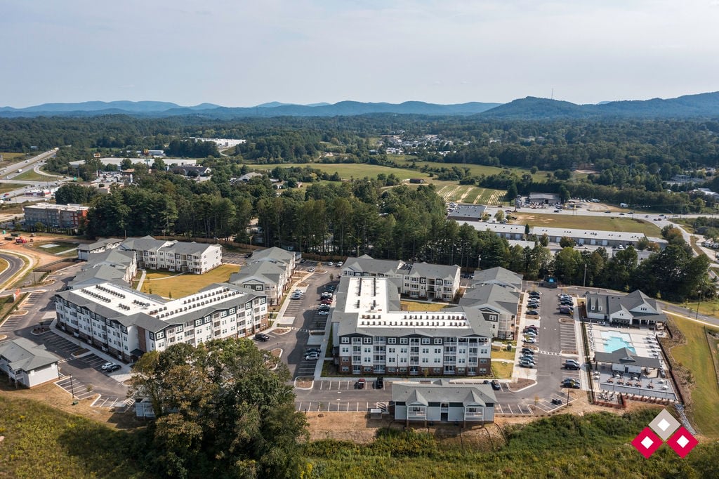 Summit at Hendersonville Image 33