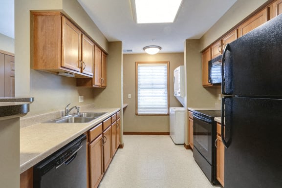 Deer Lakes Apartments Image 2