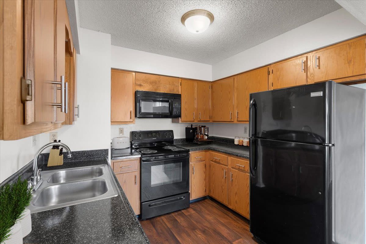 Deerfield Apartments Image 11