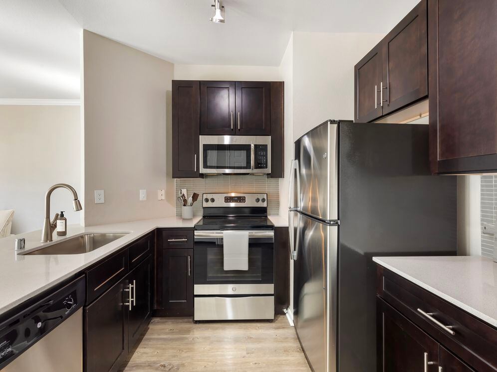 Waterford Court Apartments Image 32