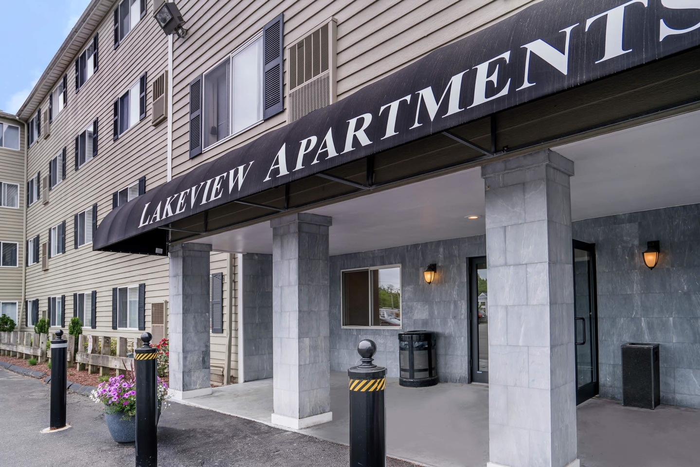 Lakeview Apartments Image 2