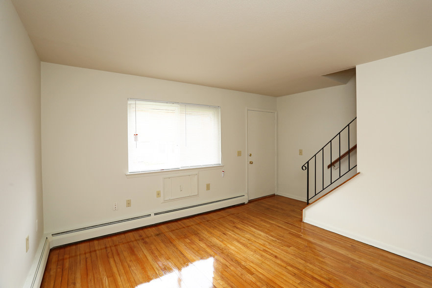 Willowcrest Apartments Image 8