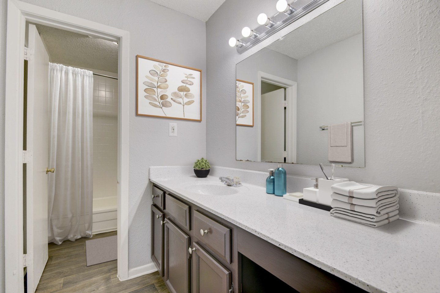 Lakefront Villas Image 8