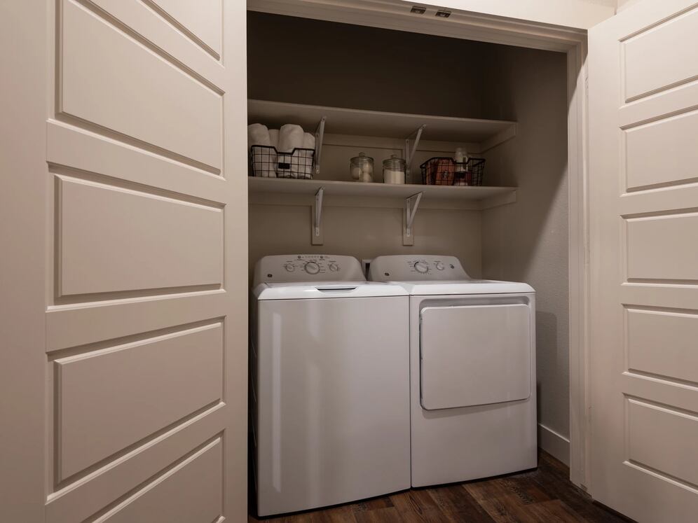 Avalon Lowry Image 34