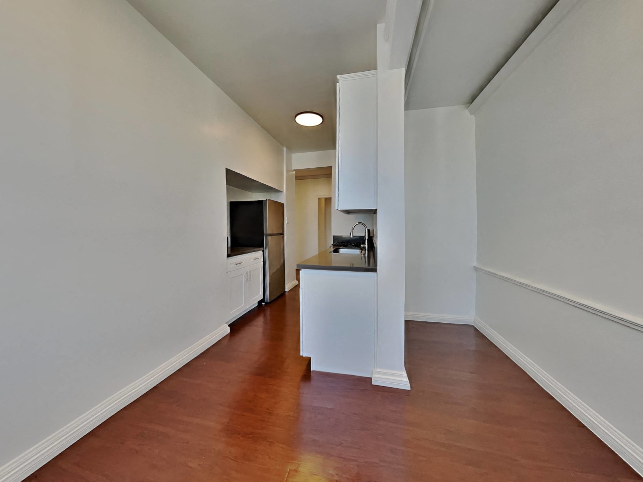 Wilshire Royale Apartments Image 7