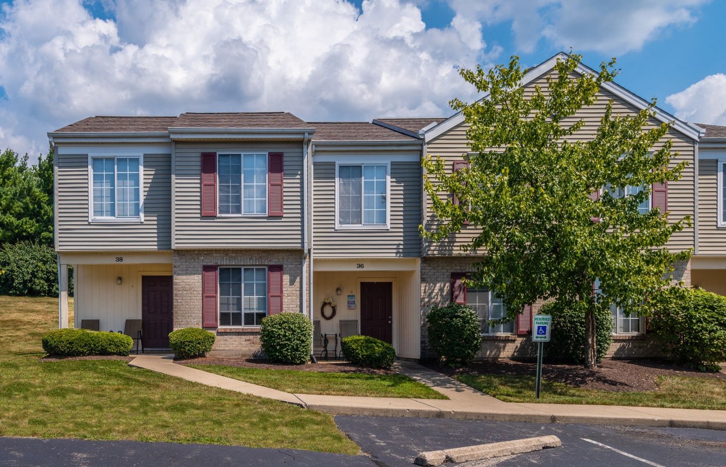 Meadow View Apartments & Townhomes Image 9