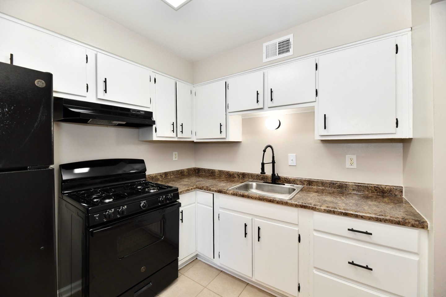 Cedars Apartments Image 10