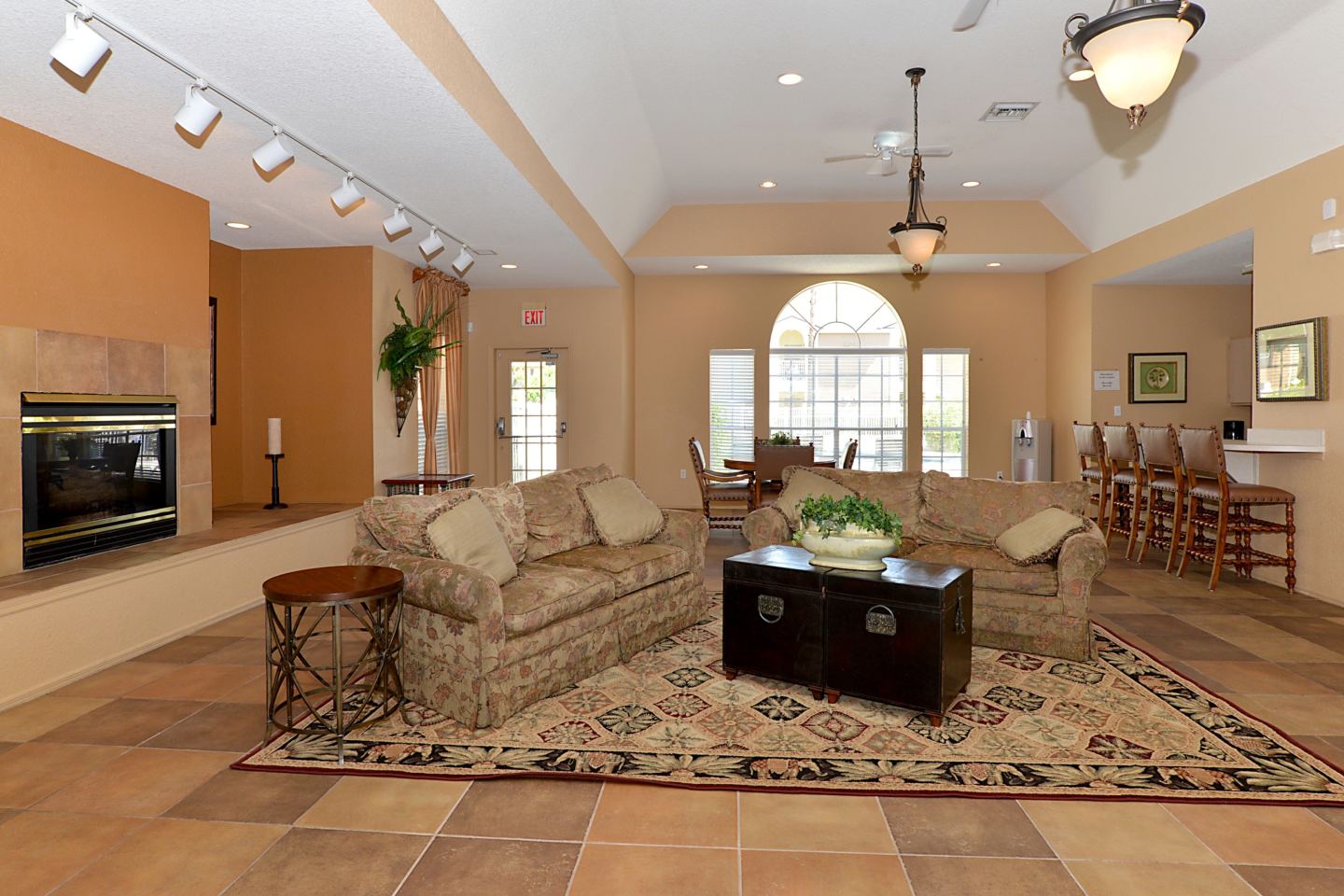 Oasis Club Apartments Image 11