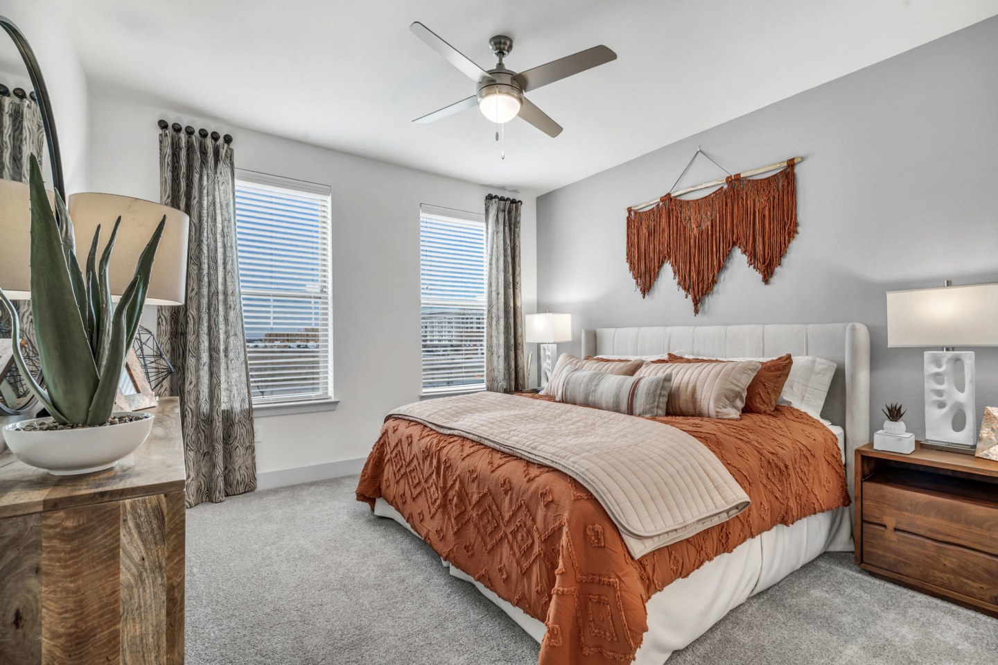 Axis Grand Crossing Image 43