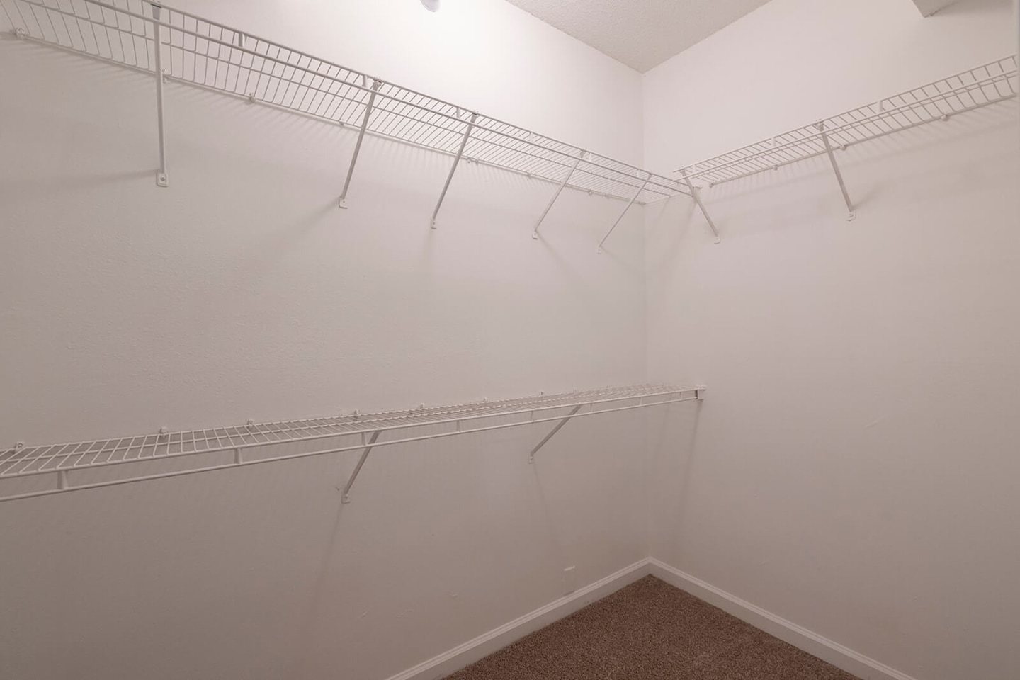 Pinnacle Pointe Apartments Image 24