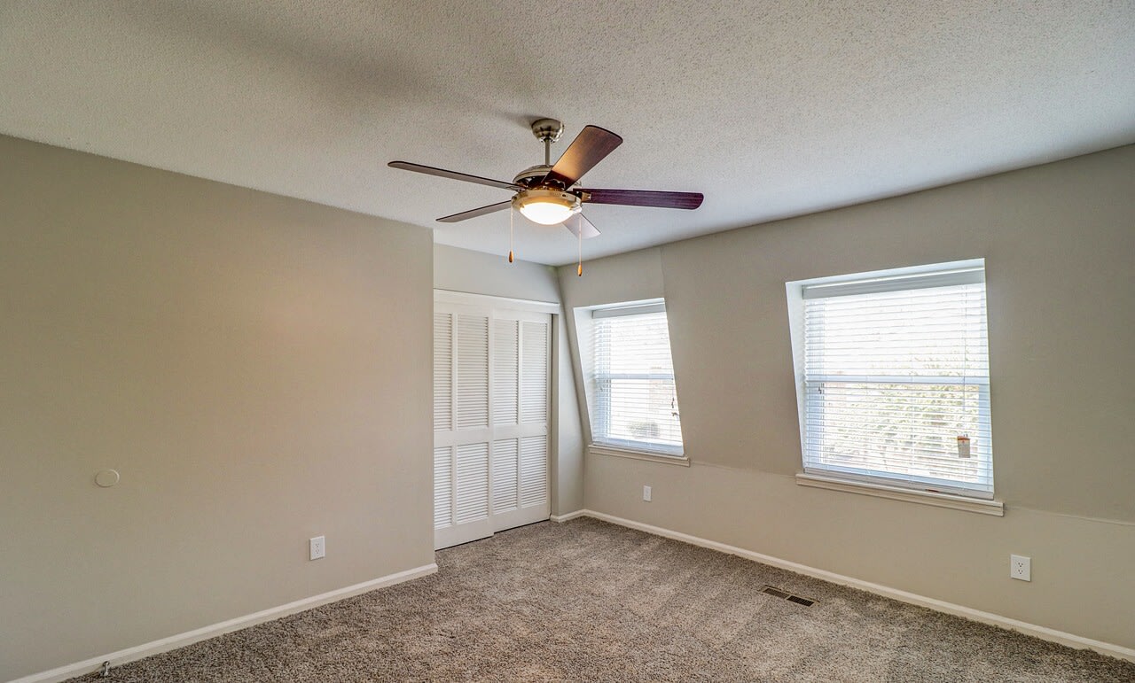 Savan Pointe Townhomes East and West Image 13