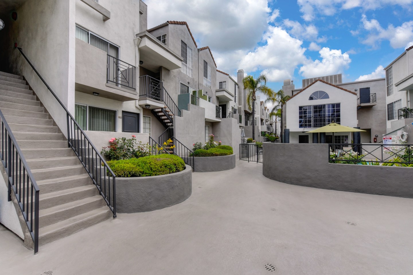 The Woods at Toluca Lake Image 5