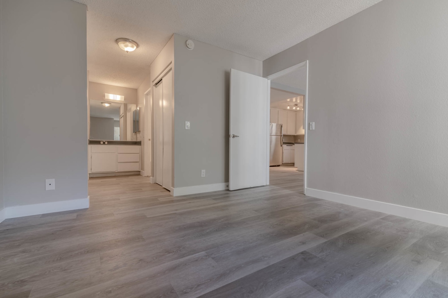 Shoreline Apartments Image 15
