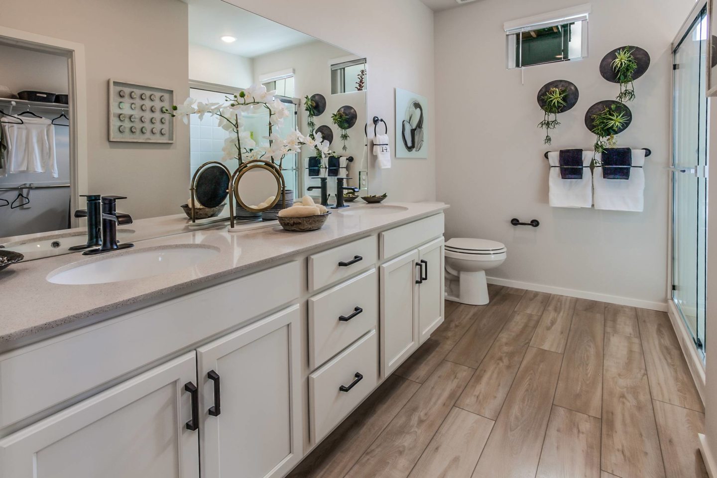 Bloom Rental Living Image 40