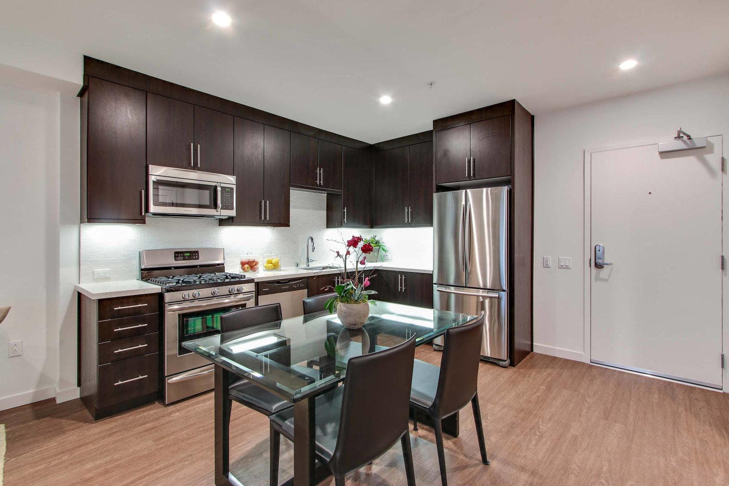 The Metropolitan at Larchmont Village Image 7