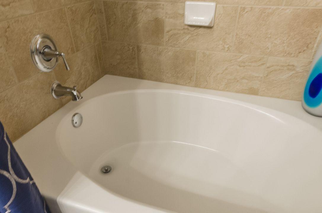 Berkshire Lakeway Image 21