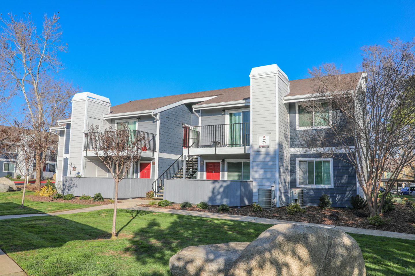 Lake Pointe Apartments Image 1