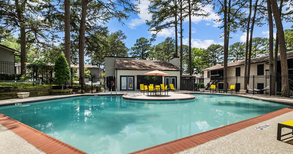 River Oaks Apartments Image 1