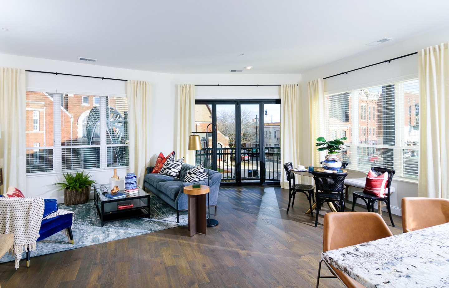 Luxe 23 Image 2