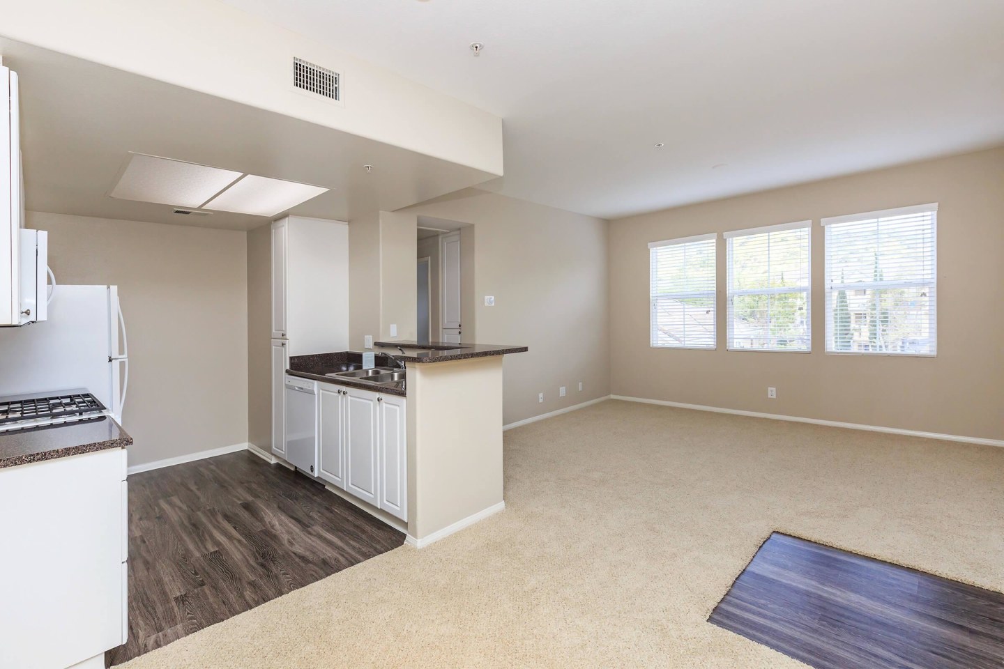 Laurel Terrace Apartment Homes Image 17