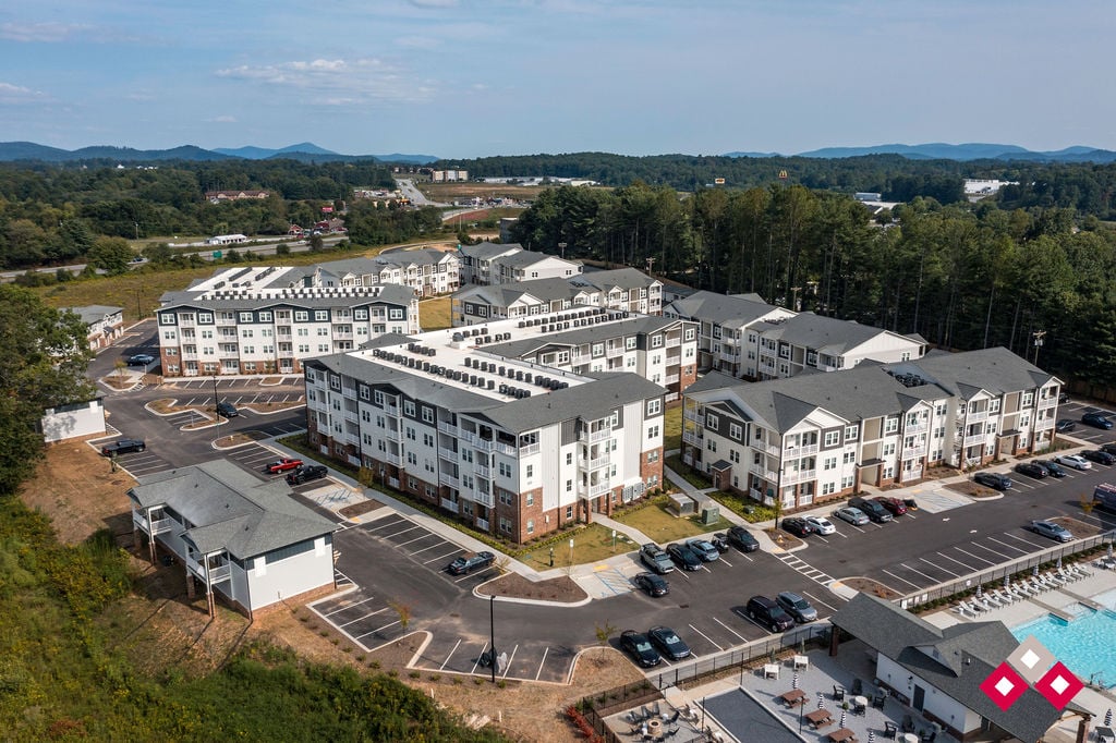 Summit at Hendersonville Image 42