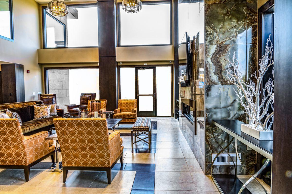 Alinea Town and Country Image 43