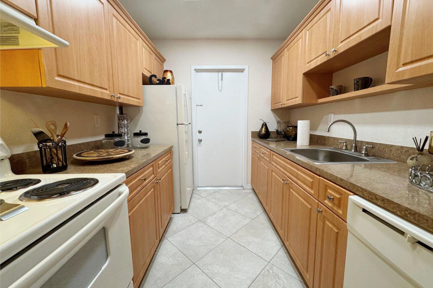 Courtyards at Miami Lakes Image 8