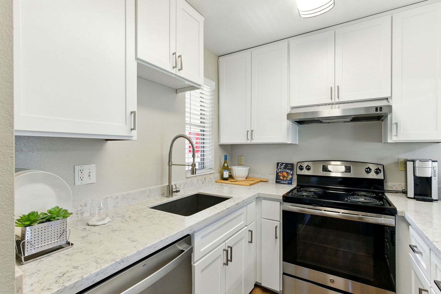 The Grove Luxury Apartments Image 36